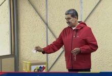 "Rápido y fácil": presidente Maduro tras ejercer su derecho al voto