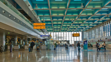 Francia: cancelan miles de vuelos por paro de controladores