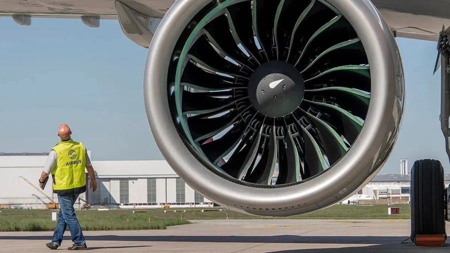 Muere un hombre succionado por la turbina del motor de un avión en Italia