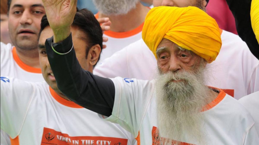 Muere atropellado Fauja Singh, el maratoniano más longevo del mundo, a los 114 años