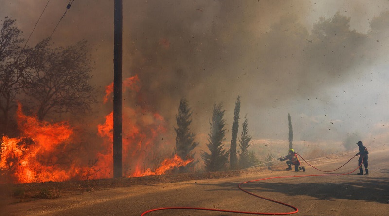 Incendio forestal en Atenas: cinco mil evacuados en medio de la emergencia