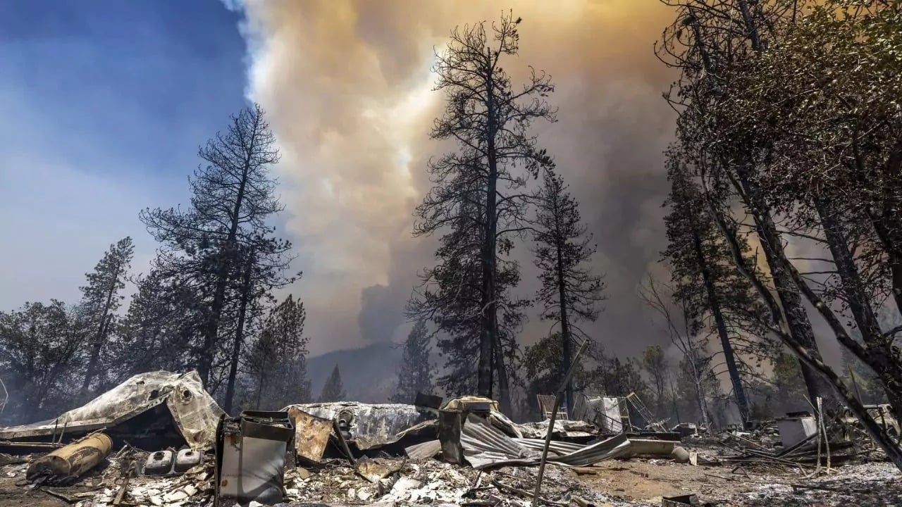 Incendio forestal activo destruye albergue histórico del Gran Cañón