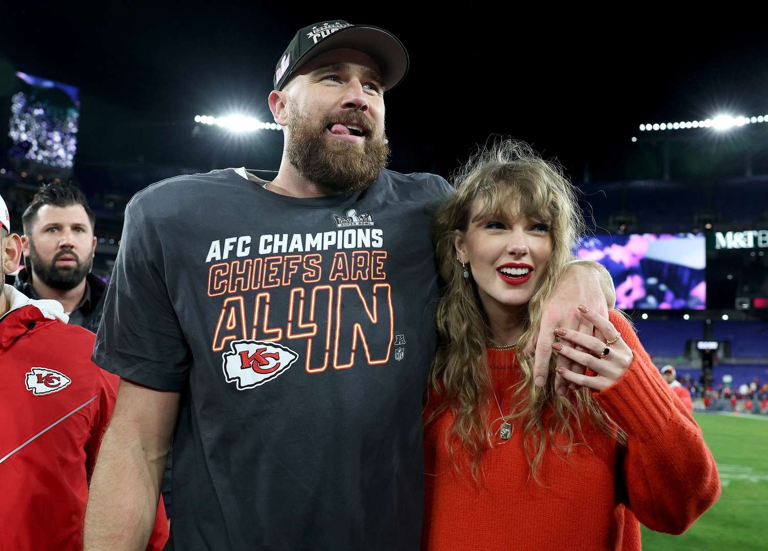 Travis Kelce comparte aspectos íntimos de su noviazgo con Taylor Swift