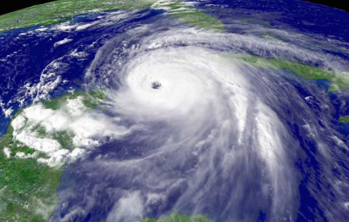 El huracán Erin se intensifica y amenaza con convertirse en un ciclón de categoría 4