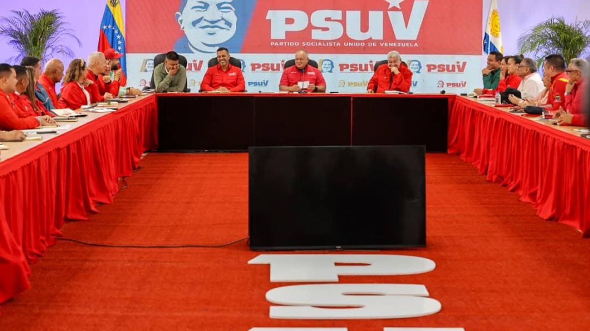 "¡Respeten siempre al pueblo!", le dijo Cabello a los alcaldes de oposición