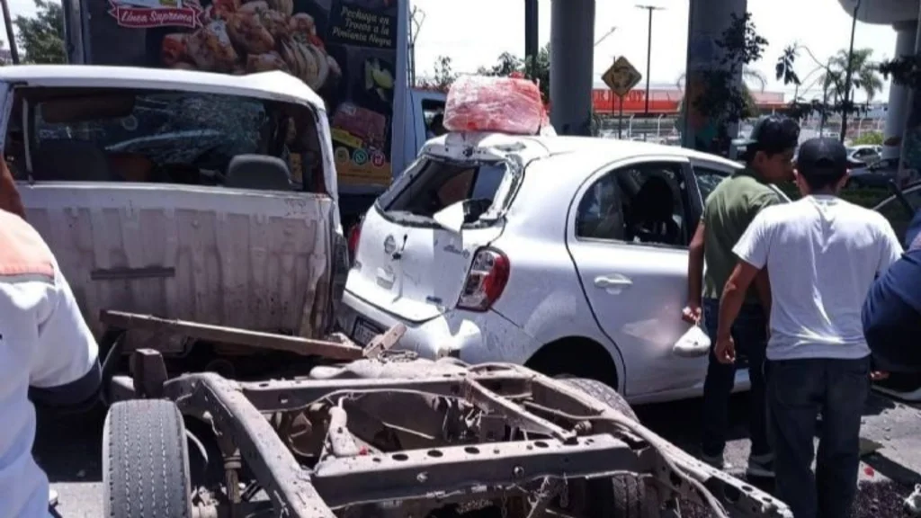 Seis fallecidos en accidente ferroviario: Tren sin control choca contra varios vehículos en México