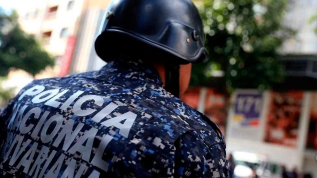 Cuatro oficiales de la PNB resultan heridos al rescatar a una adolescente secuestrada