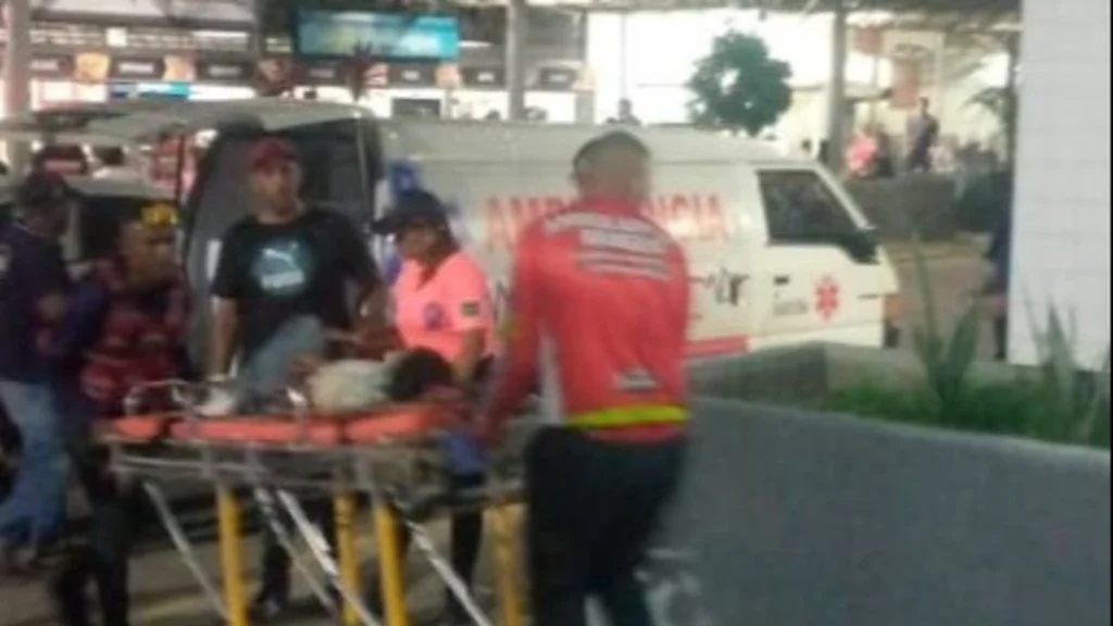 Fatal accidente en la vía a Choroní: Camioneta cayó a un barranco dejando varios fallecidos