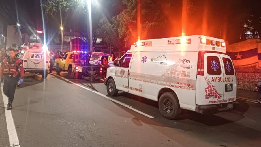 20 heridos en Caracas tras volcamiento de autobús