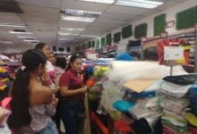 Aumentan ventas de telas para vestir a la Virgen del Valle.