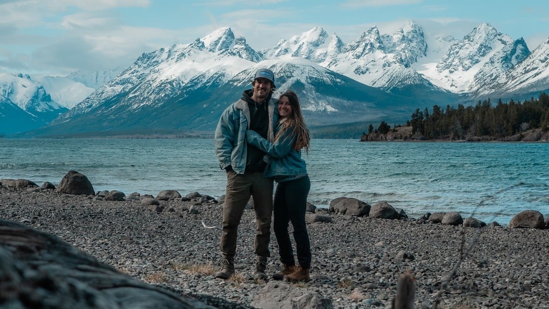 Pareja de influencers muere en un accidente de vehículo motorizado en Canadá