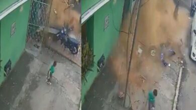 Niño de cuatro años esquiva por segundos el colapso de una pared en Colombia