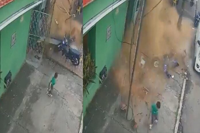 Niño de cuatro años esquiva por segundos el colapso de una pared en Colombia