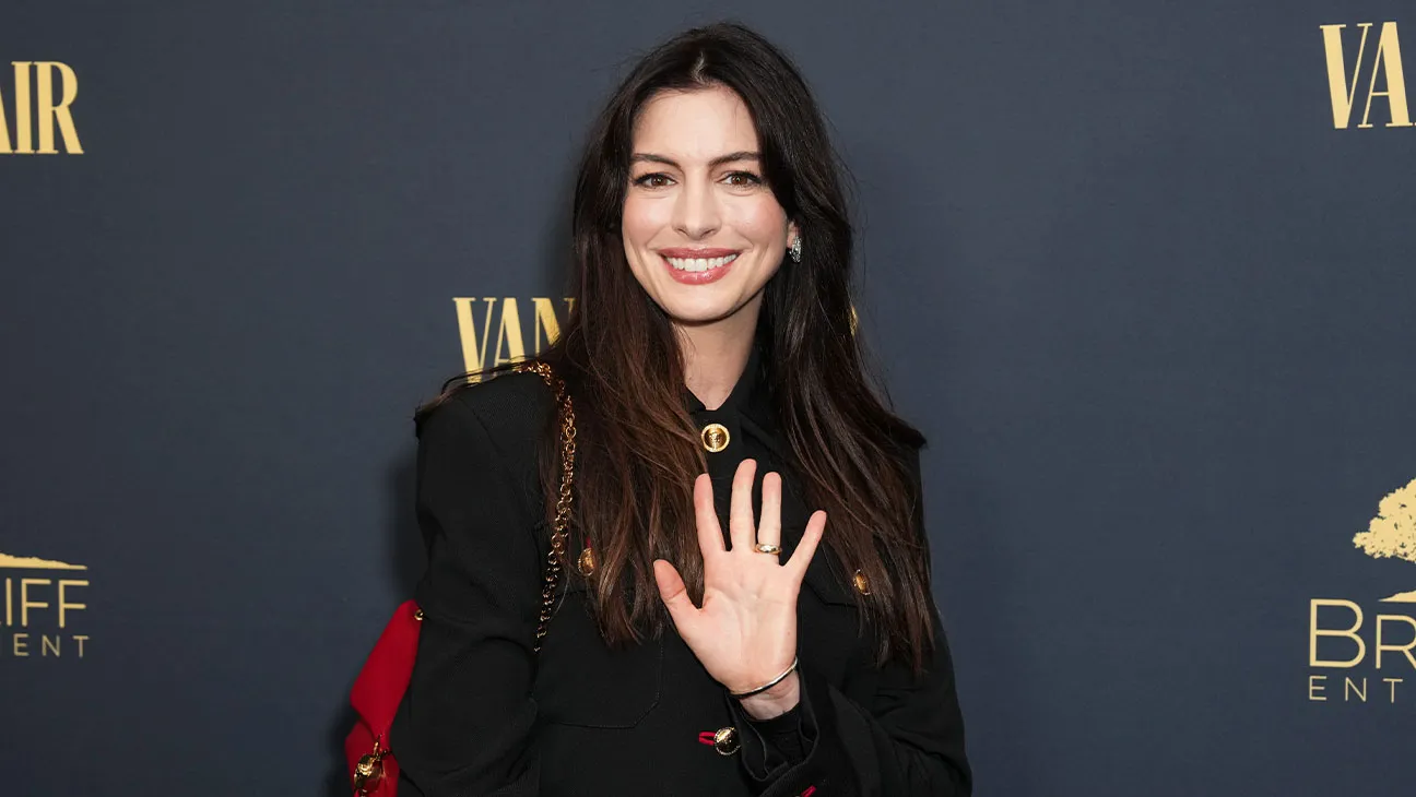 Accidente en el set: Anne Hathaway se cae durante el rodaje de "El Diablo viste a la moda"