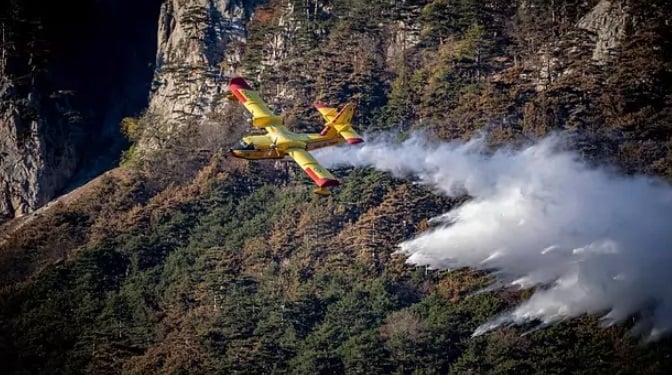 Aviones italianos se suman a la lucha contra incendios en España