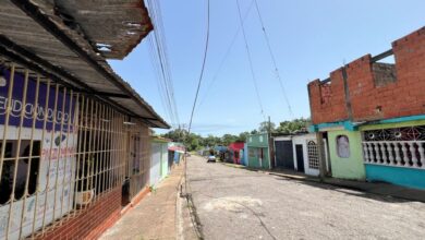Caída de guaya deja sin luz por más de 10 horas a la calle El Consejo en el Bajo Guarapiche