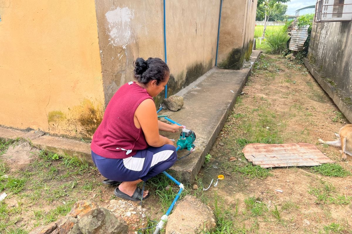 Habitantes de la calle detrás del parque del Este llevan tres días sin agua