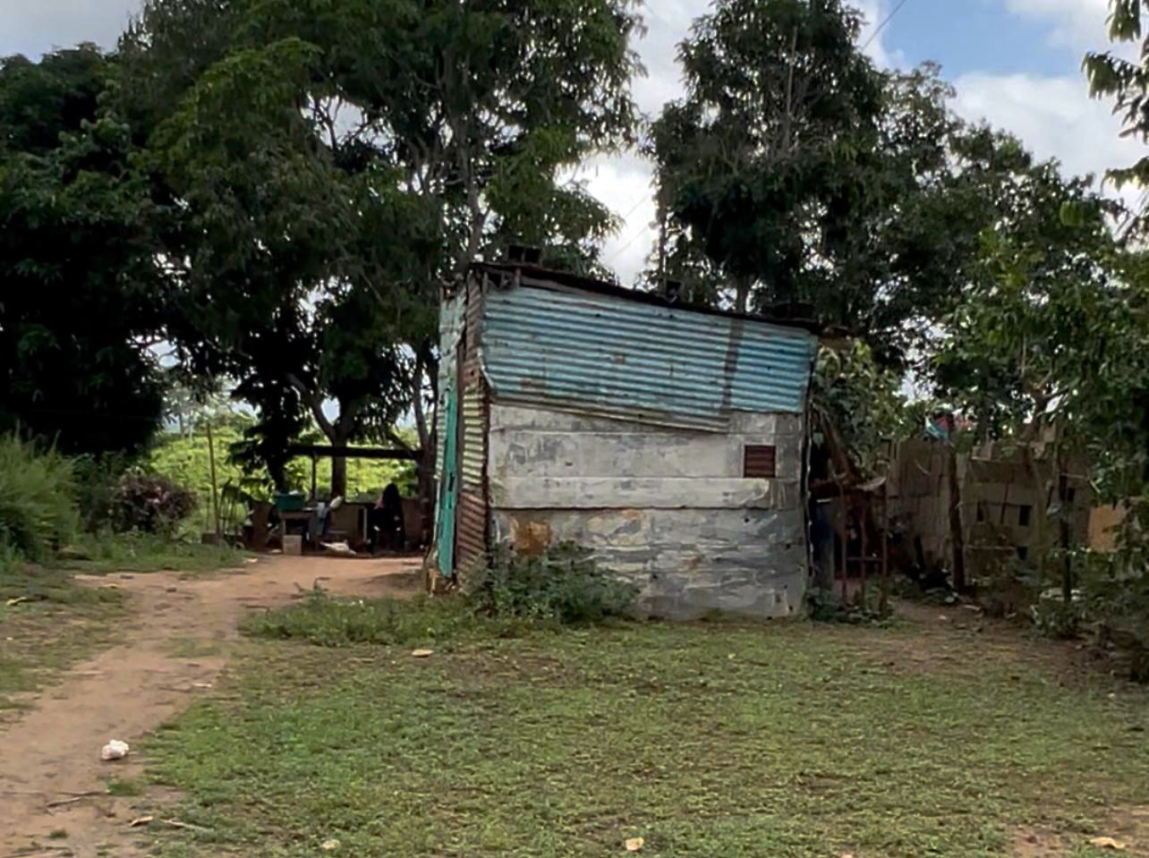 Madre de bajos recursos pide ayuda para terminar de construir su vivienda