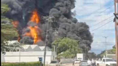 Incendio de gran magnitud afecta fábrica en Los Guayos, Carabobo