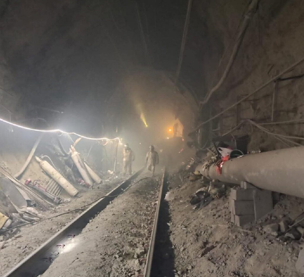 Cien rescatistas trabajan contrarreloj para salvar a cinco mineros atrapados