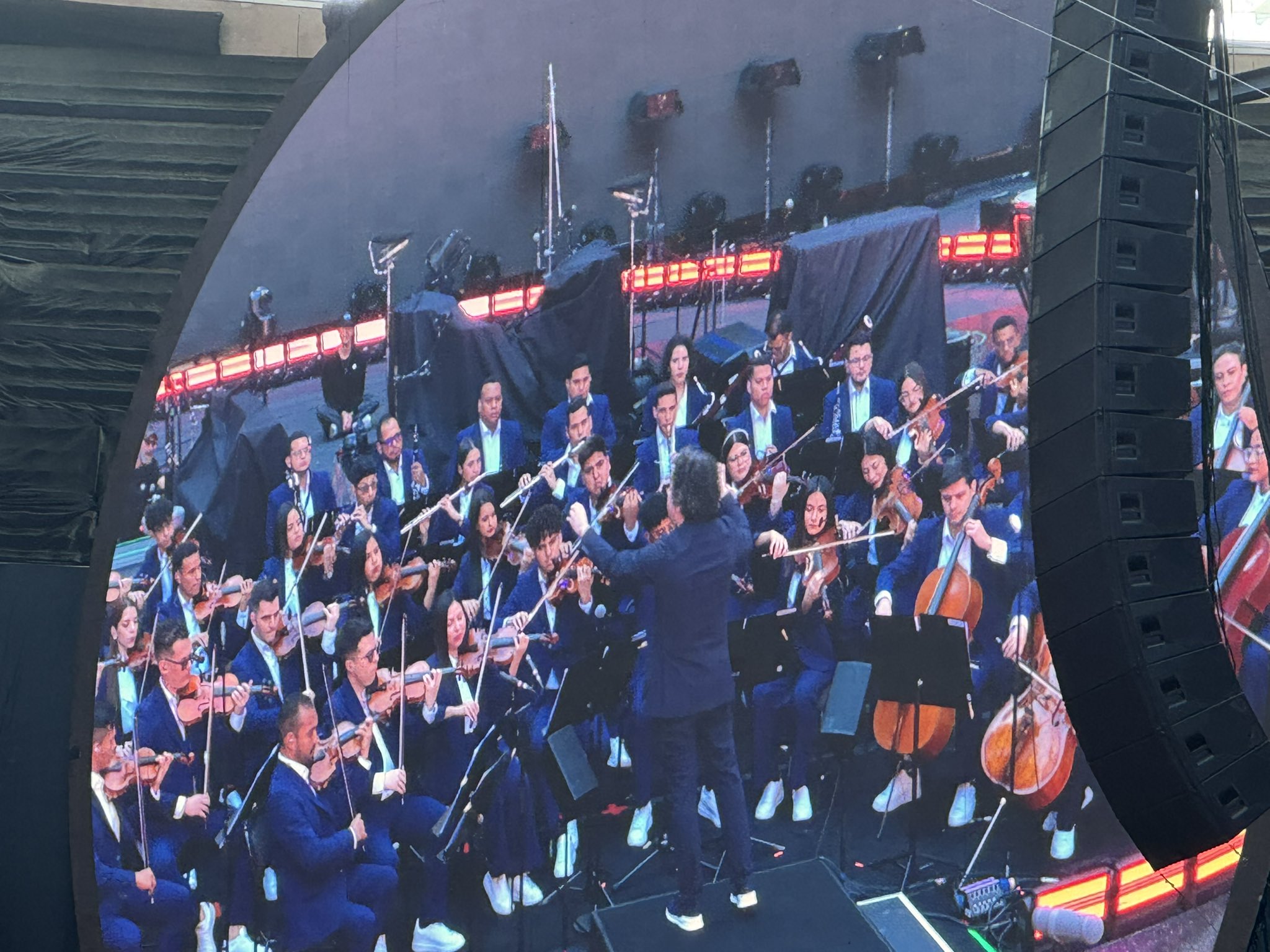 Coldplay presenta a Gustavo Dudamel y a la Orquesta Sinfónica Simón Bolívar en Londres