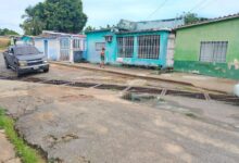 Desborde de aguas residuales lleva tres meses afectando a los vecinos de Campo Ayacucho.