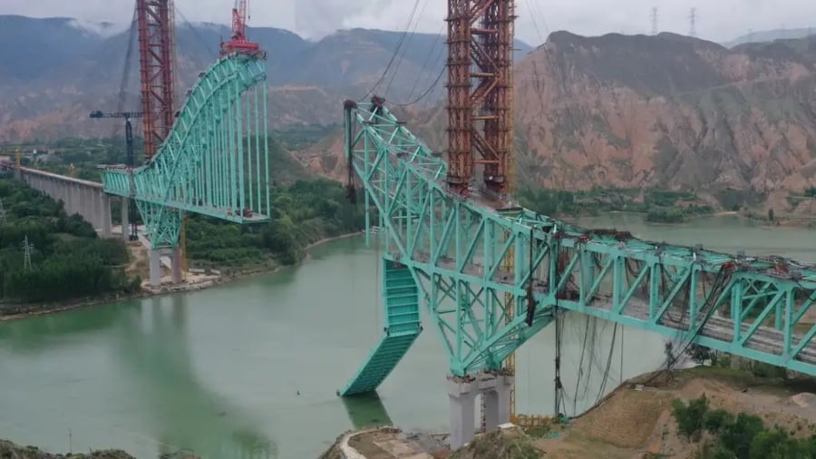 Derrumbe de puente en construcción deja 12 muertos y 4 desaparecidos en China