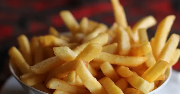 Celebra el Día Mundial de las papas fritas con la mejor receta para prepararlas en casa