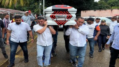 El cuerpo de Luis “El Potro” Guevara, es recibido en su natal Tinaco con un emotivo tributo
