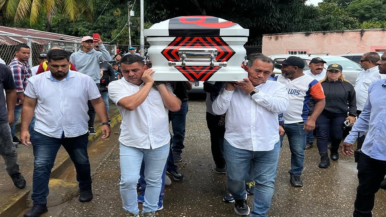El cuerpo de Luis “El Potro” Guevara, es recibido en su natal Tinaco con un emotivo tributo