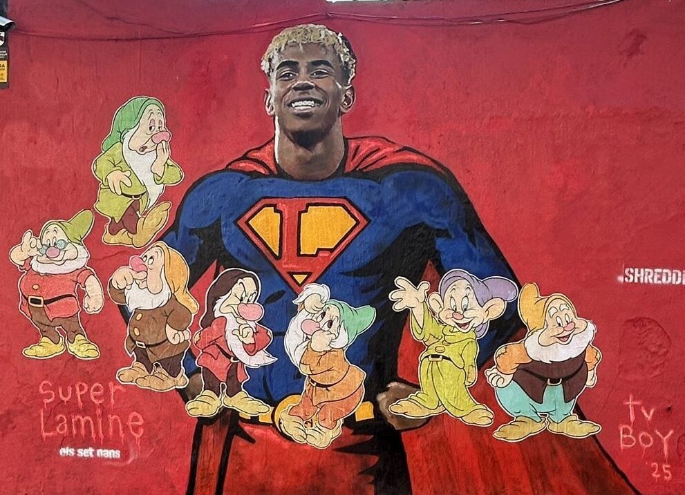 Polémica en Barcelona: El mural de Lamine Yamal es vandalizado con la figura de los siete enanitos