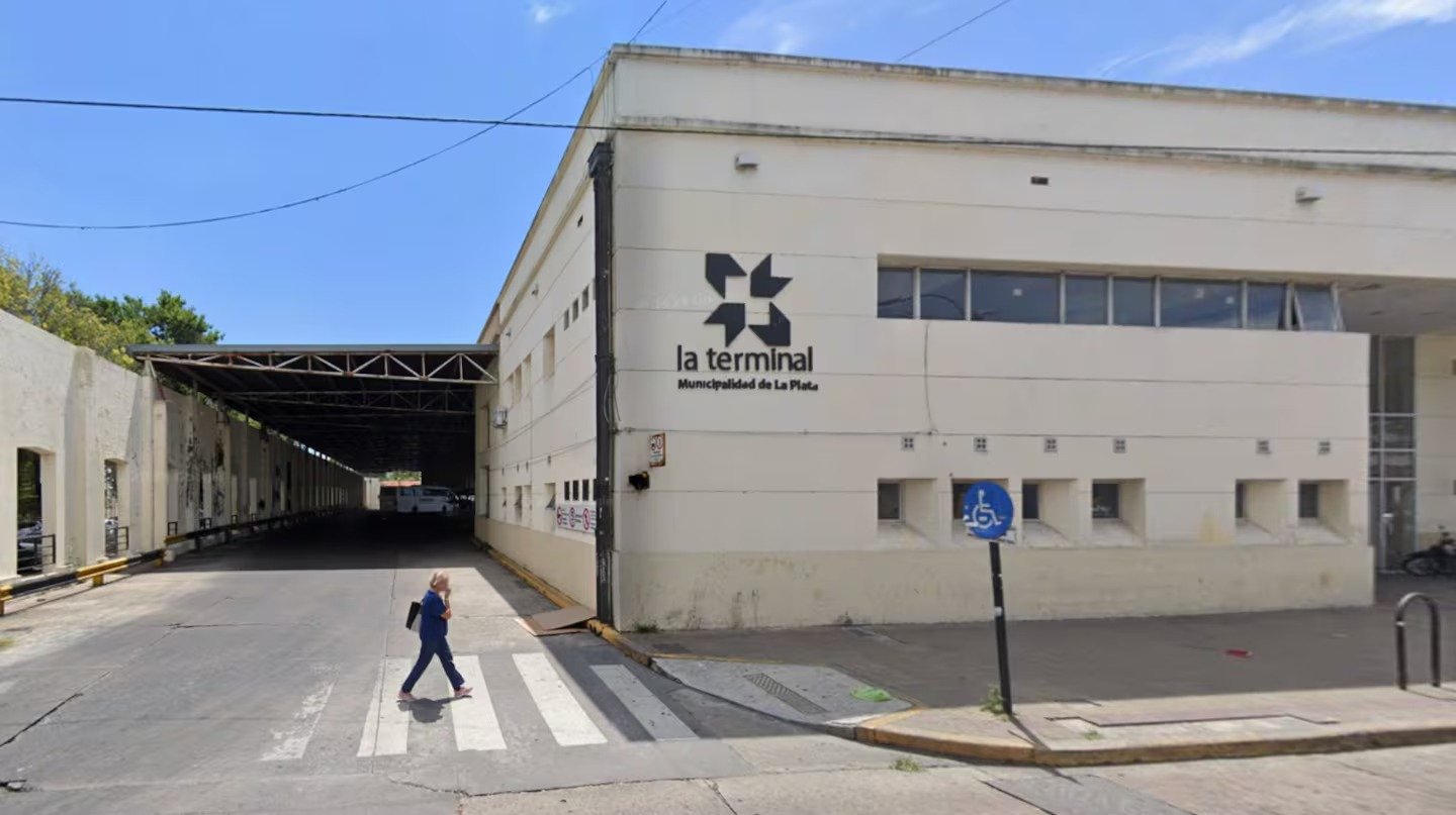 Hombre muere en micro de larga distancia y pasajeros viajan con el cuerpo en Argentina