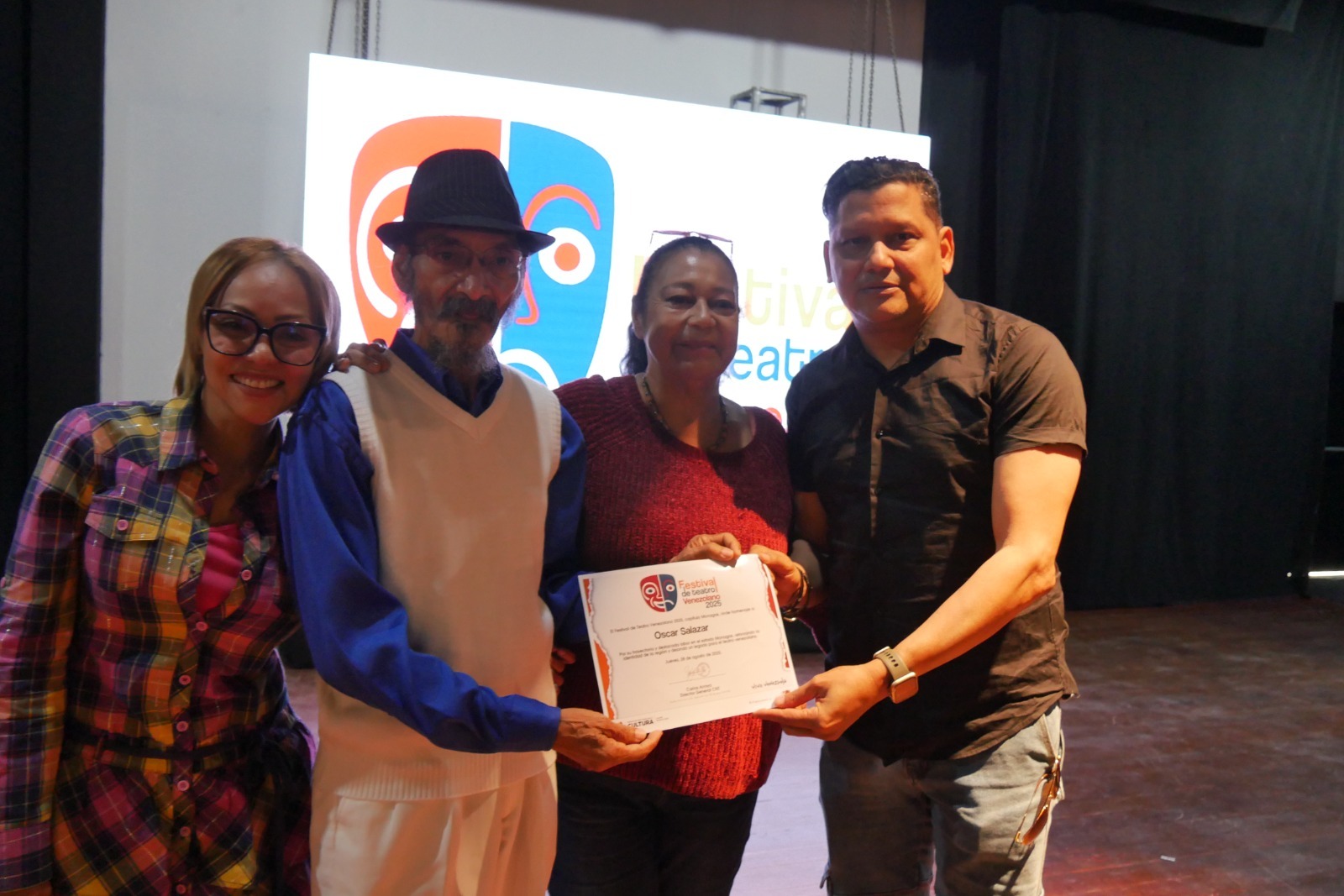 Homenajean a Oscar Salazar en Festival de Teatro de Monagas