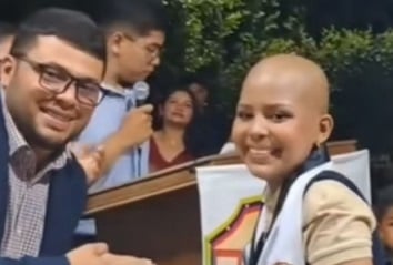 Joven de Zulia conmueve al graduarse de bachiller tras superar su tratamiento contra el cáncer