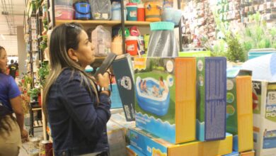 Comerciantes de Maturín reportan altas ventas de trajes de baños, flotadores y piscinas inflables.