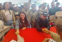 Maturineses asisten al llamado de registro y alistamiento a la Milicia Nacional.