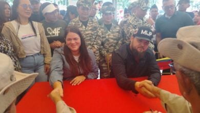 Maturineses asisten al llamado de registro y alistamiento a la Milicia Nacional.