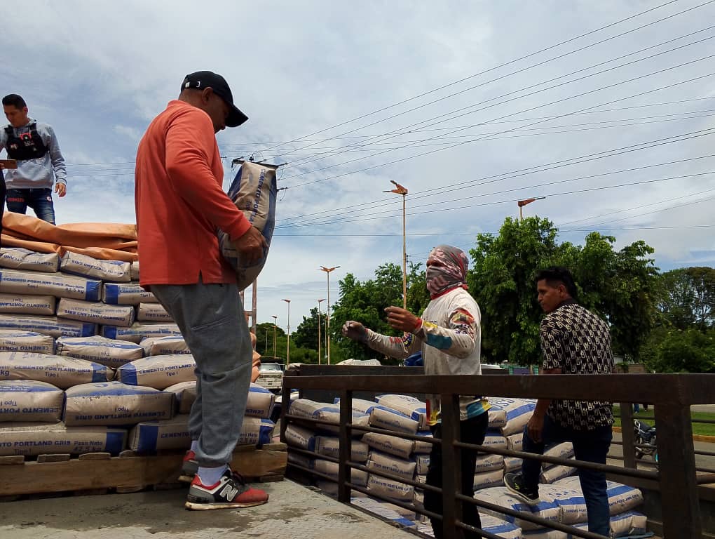 Más de 2.200 sacos de cemento entregados en Cedeño