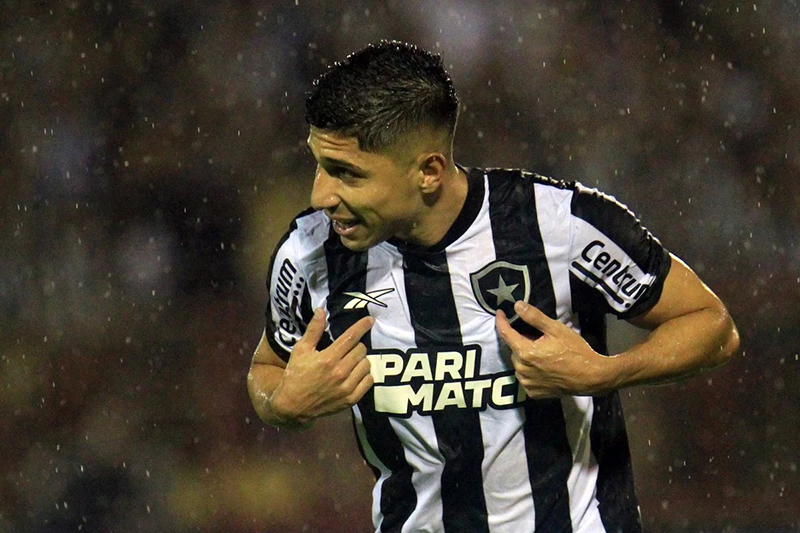 Con un gol del venezolano Savarino, Botafogo avanza a cuartos de la Copa de Brasil