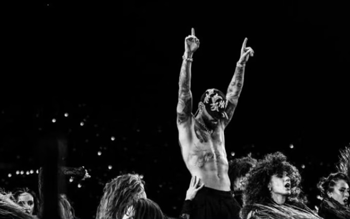 "Sea más consciente": Maluma detiene concierto para regañar a una fanática con su bebé