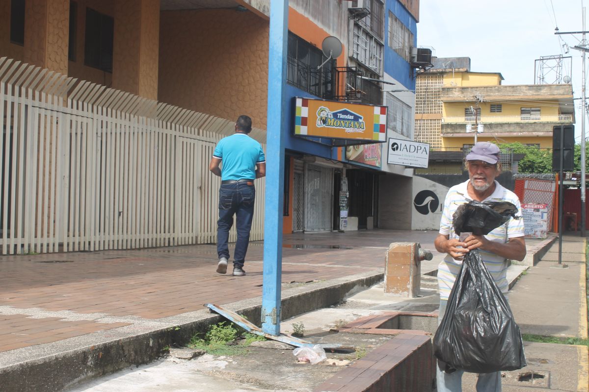 Vecinos de la Torre Coffel piden vigilancia policial tras ser azotados por indigentes y delincuentes.