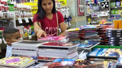 Padres compran útiles escolares por adelantado para evitar precios el doble en septiembre