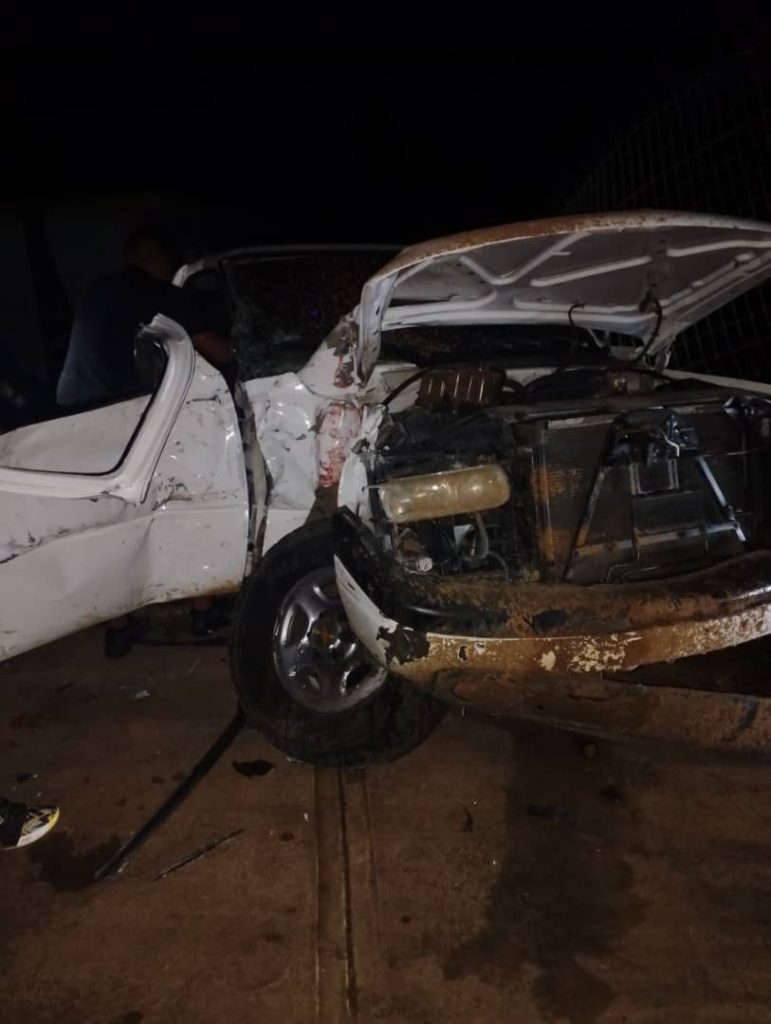 Un hombre de 55 años fallece tras volcar su vehículo