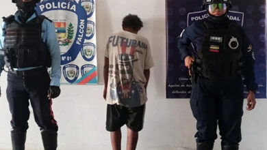 Adolescente intentó incendiar estación de gasolina y atacó a policías