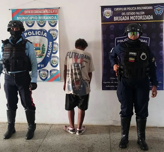 Adolescente intentó incendiar estación de gasolina y atacó a policías