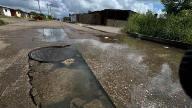 Más de mil vecinos de Villas del Sur en Parare afectados por desborde de aguas residuales