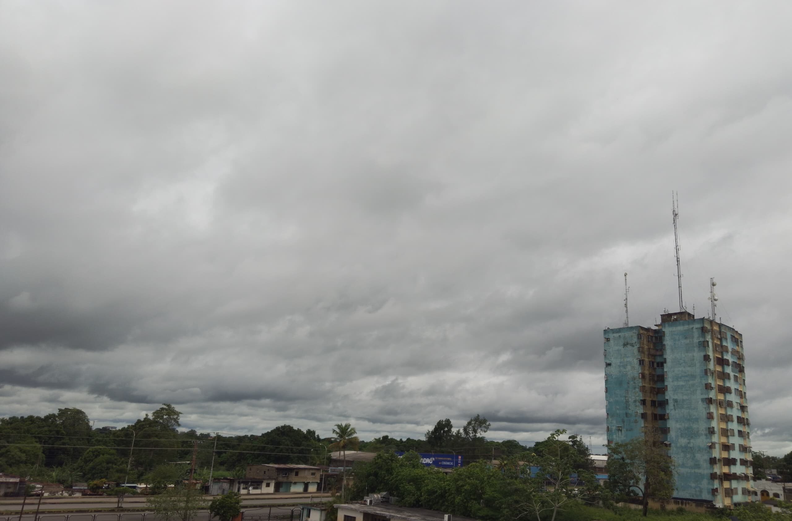 Cielo parcialmente nublado domina el clima en la mayoría de las regiones de Venezuela este viernes