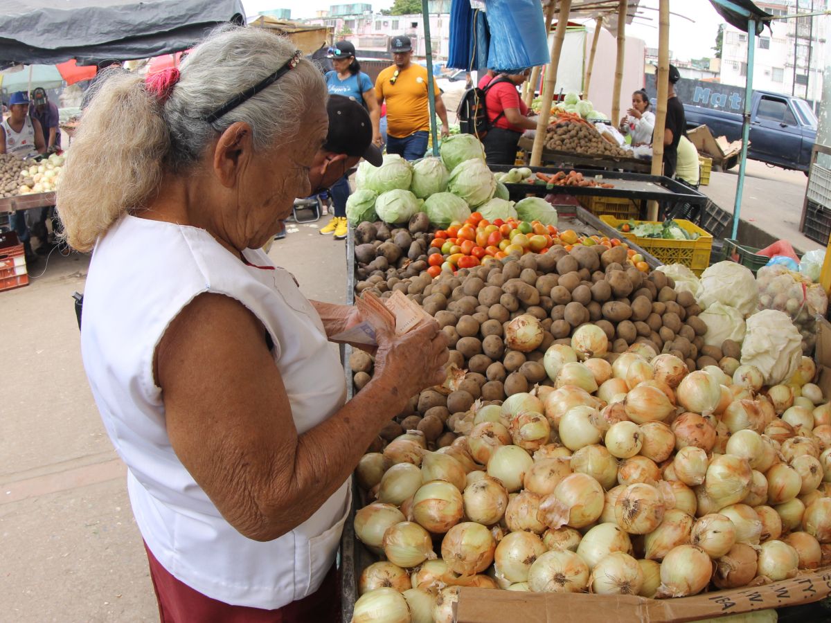 Maturineses rezan para que les rinda los “churupos” para la comida