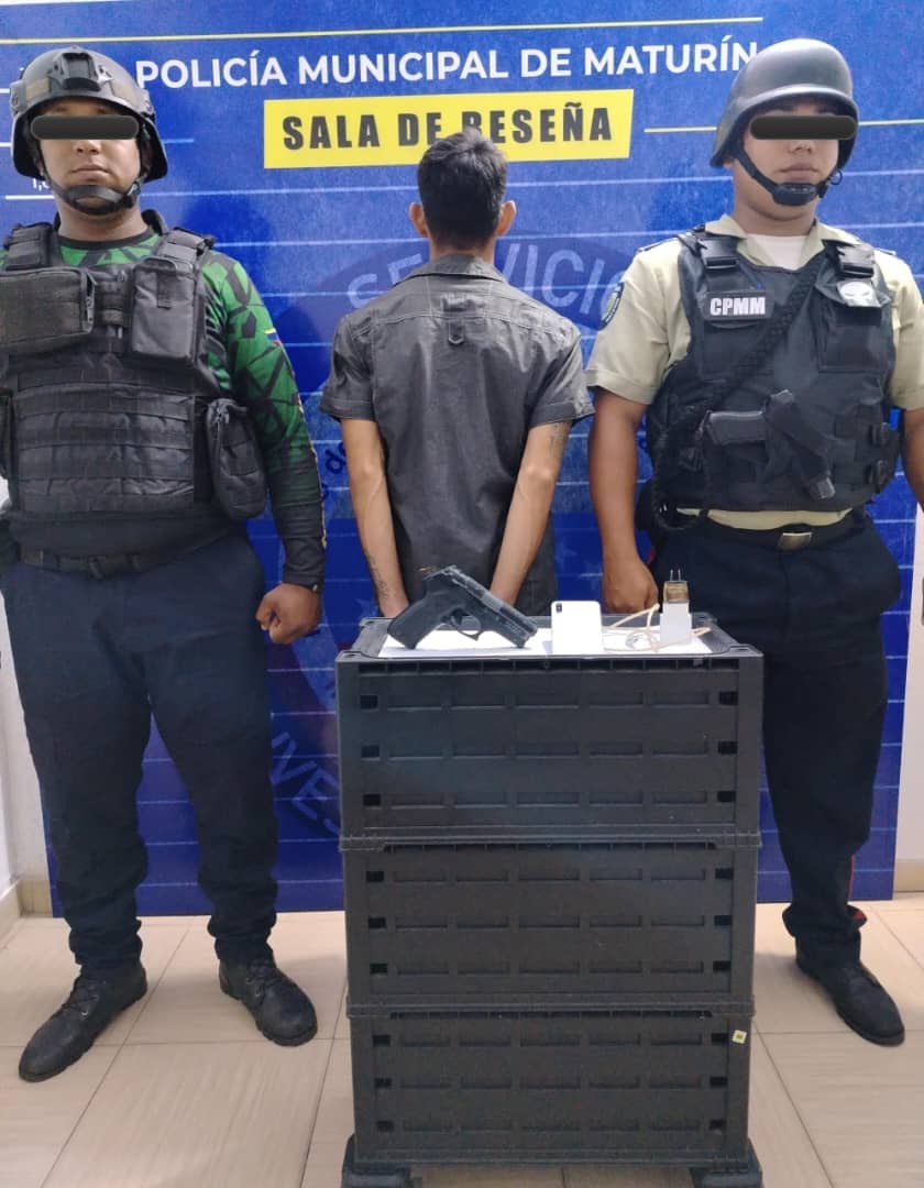 Polimaturín capturó a un individuo con un facsímil de arma de fuego