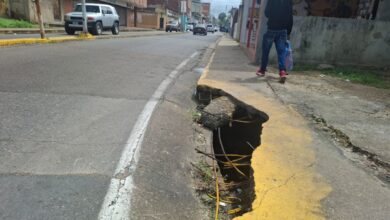 Reportan socavamiento de una acera en la avenida Miranda